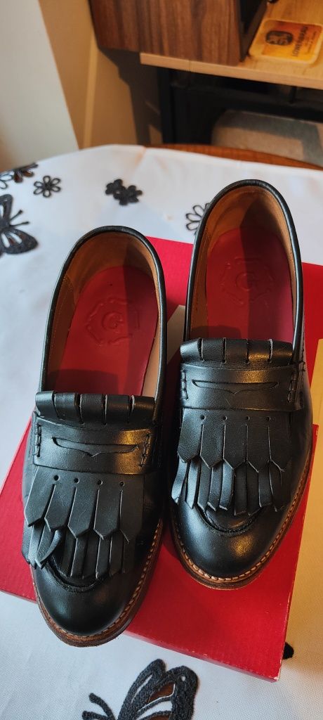 Piękne mokasyny Grenson