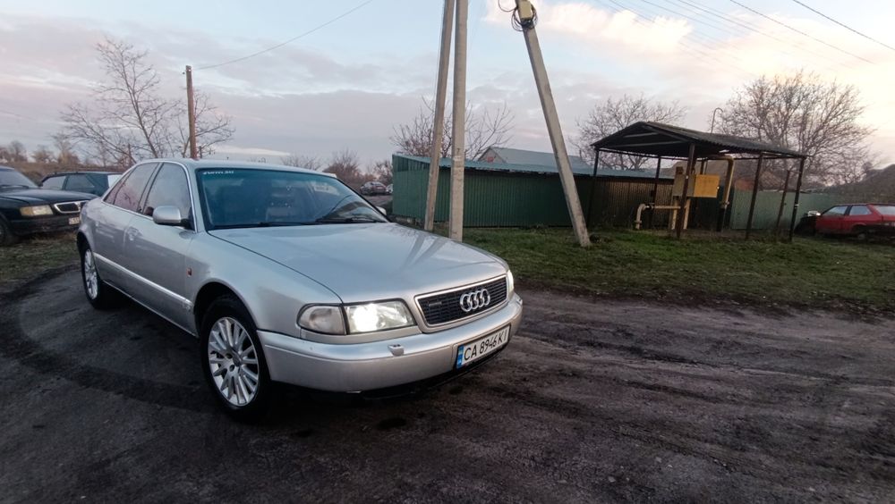 Продам audi 8 4.2 газ бензин любой вид переоформления