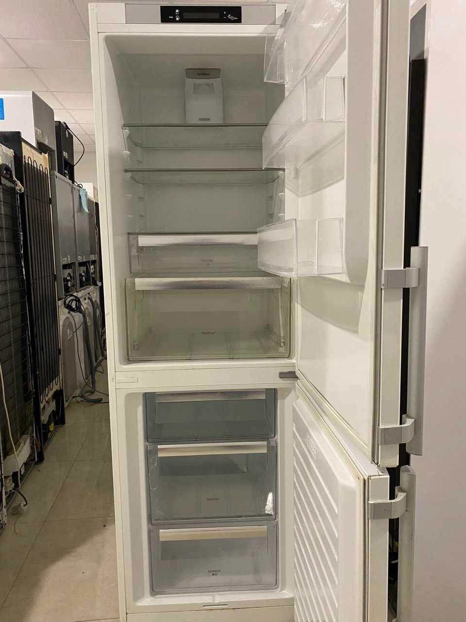 Холодильник Electrolux EN3615MOW ( 185 см) з Угорщини