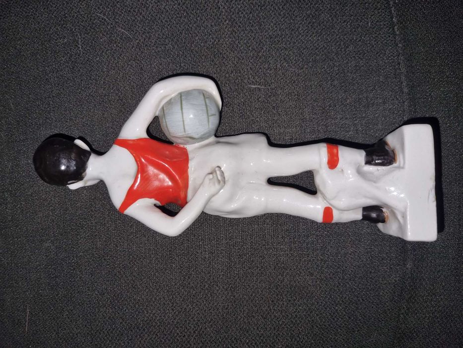 Статуэтка ссср Юный вратарь мальчик с мячом