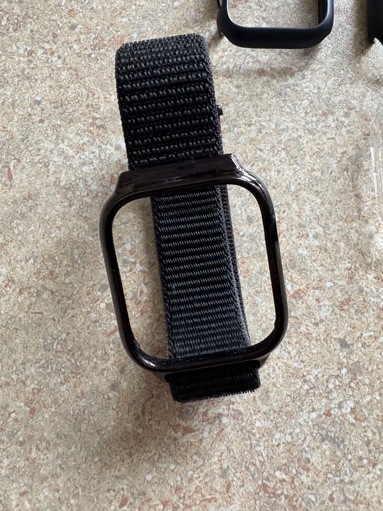 Apple watch etui na zegarek spigen