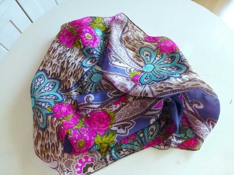 Accessorize jedwabna zwiewna wiosenna apaszka