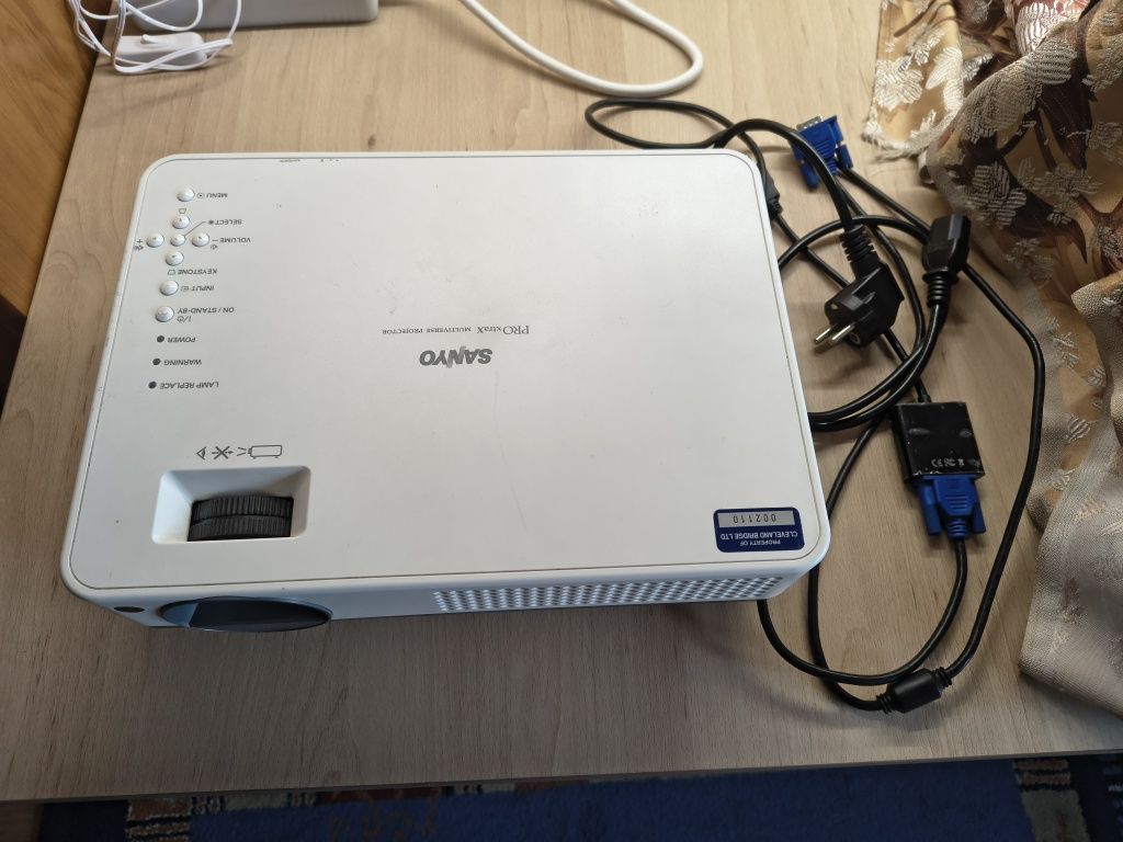 Projektor SANYO PLC-XW57