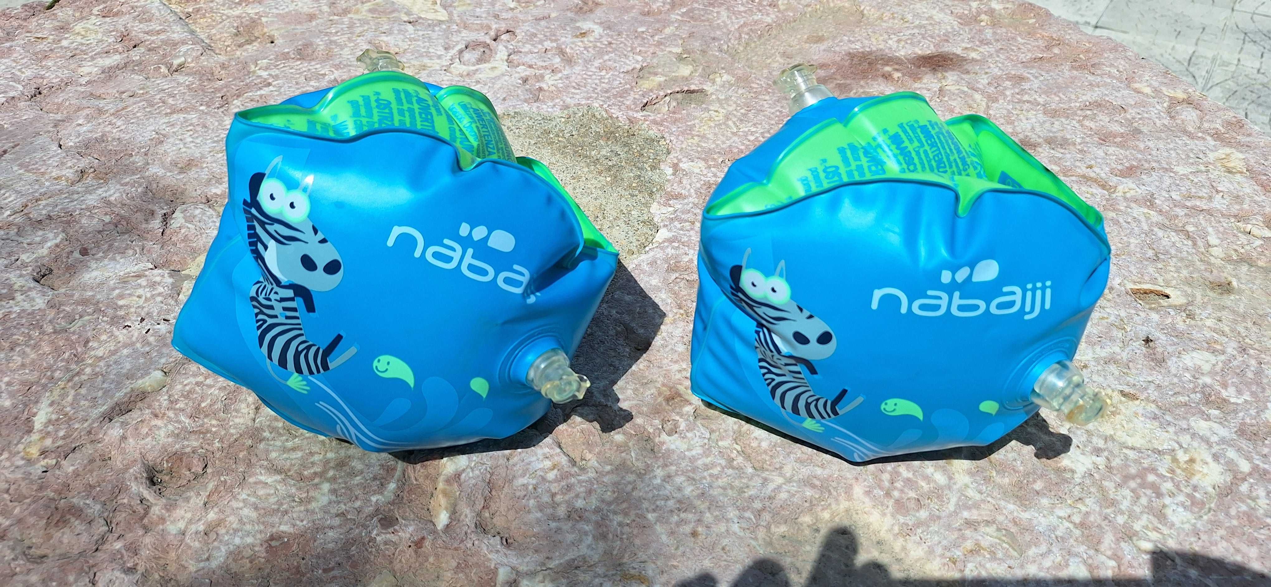 1 Bóia Cadeira + Braçadeiras + 1 Colete + 2 barcos