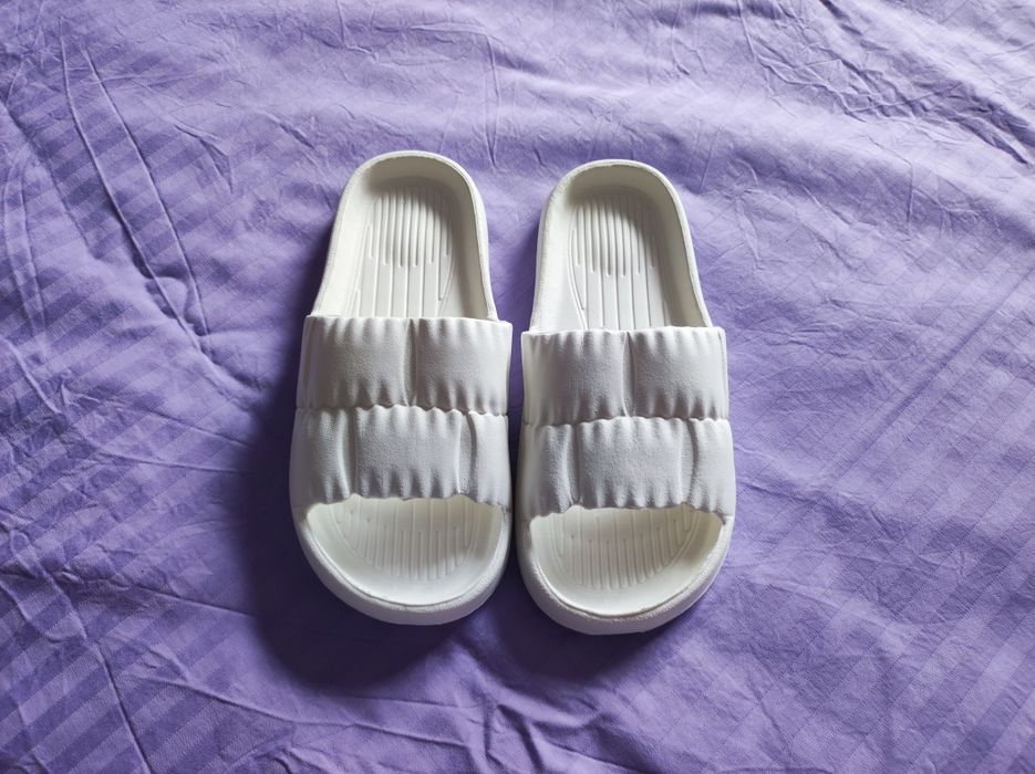 Резинові тапочки, шльопанці