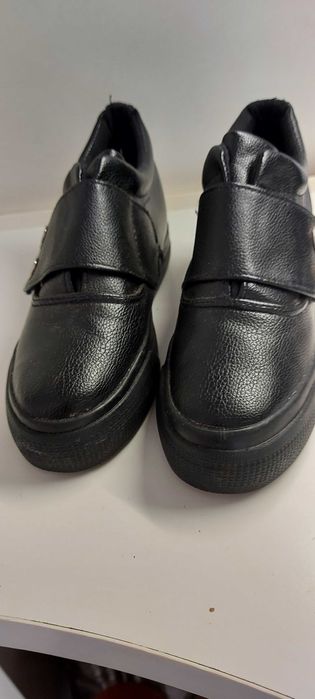 Sapatos de senhora em pele