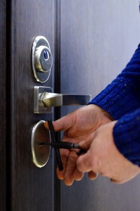 Вскрытие замков, машин, сейфов, замена замка Закарпатская область