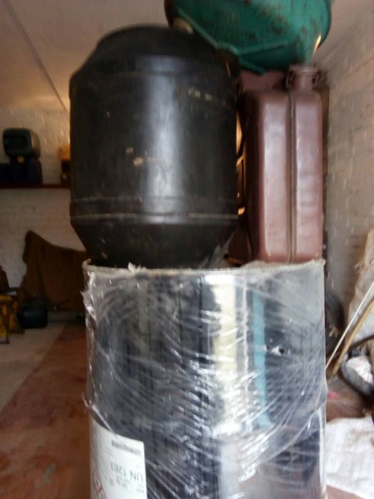 Продам емкости для воды или топлива 50,20 ,10 литров.Были в употреблен