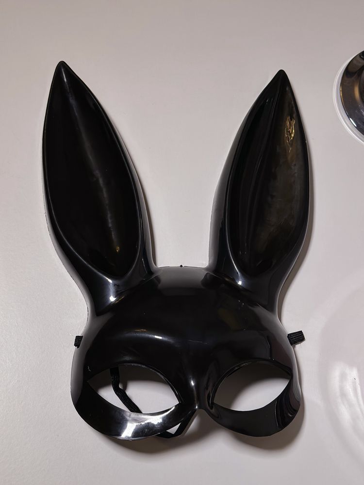 Maska plastikowa zając uszy królik nowa czarna Helloween dla doroslych