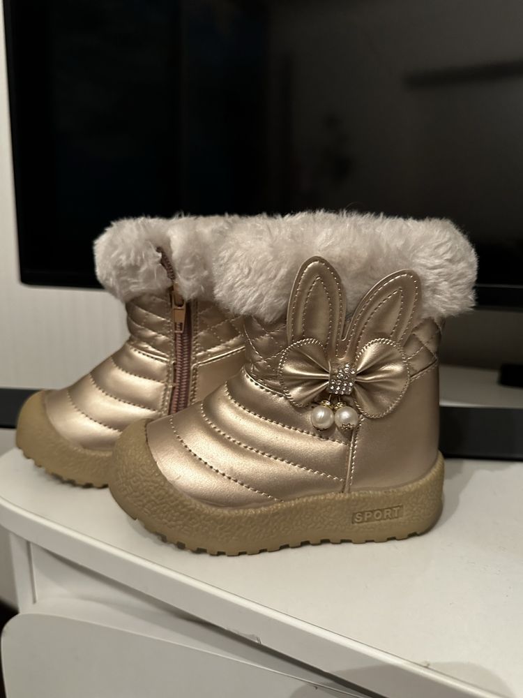 Нові зимові теплі черевики 22 розмір на дівчинку