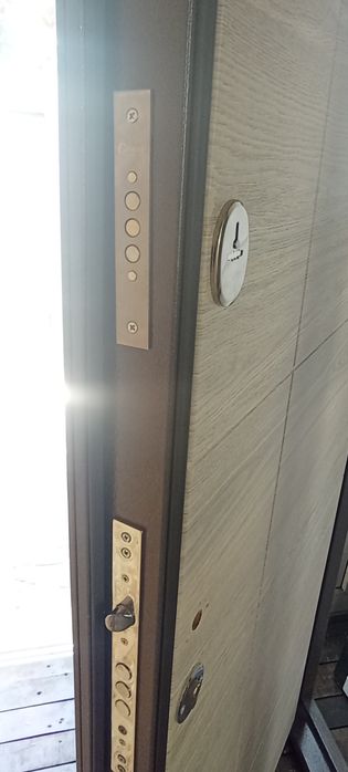 Продам входную дверь/ Продам вхідні двері