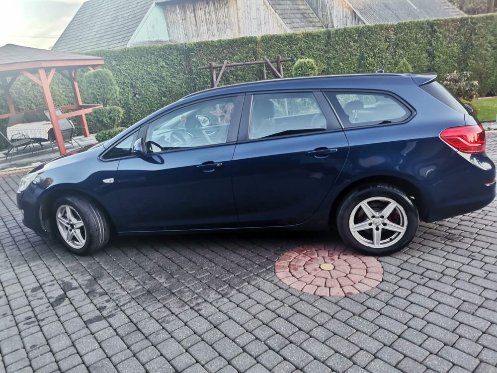 Opel Astra J 2012