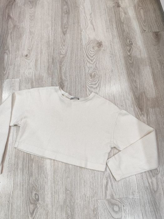Krótki jasny kremowy sweterek Zara S długi rękaw