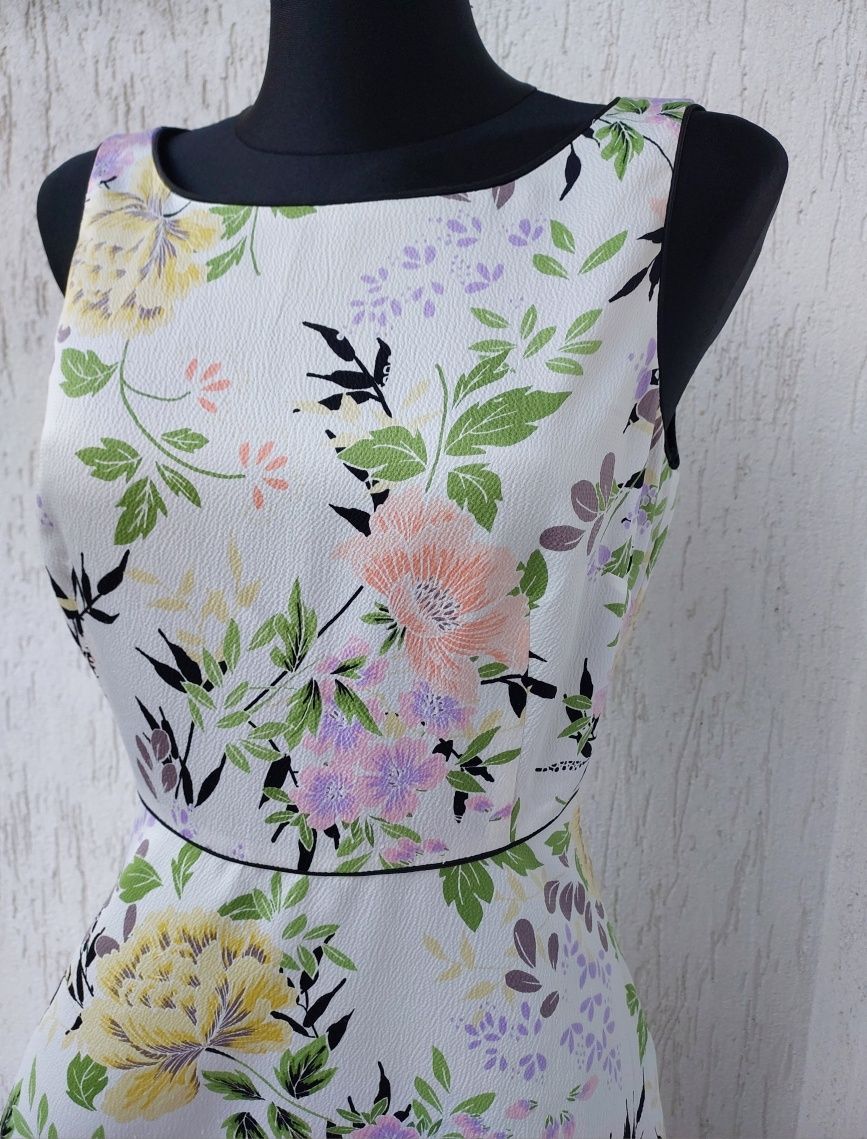 Letnia sukienka w roz M/L.