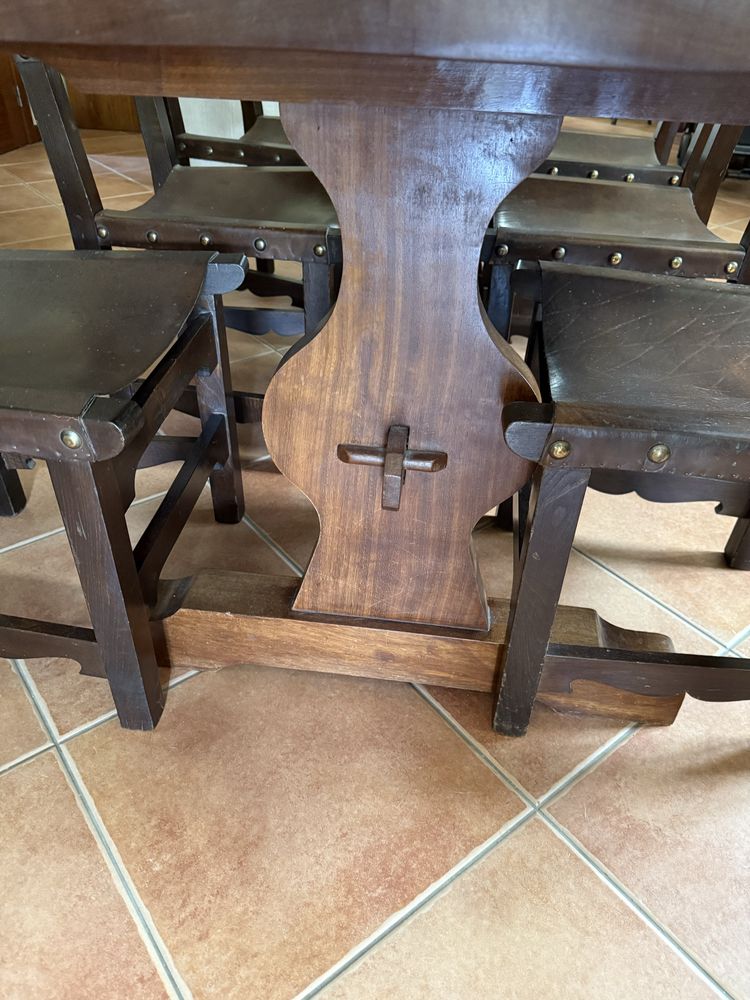 Mesa de sala em madeira maciça