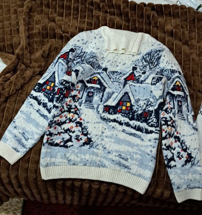 Светер дуже теплий.