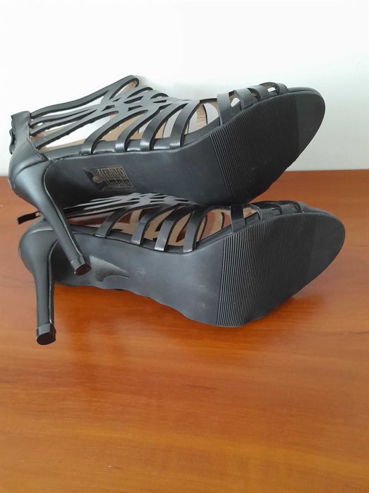 szpilki  paseczki  rozmiar  40