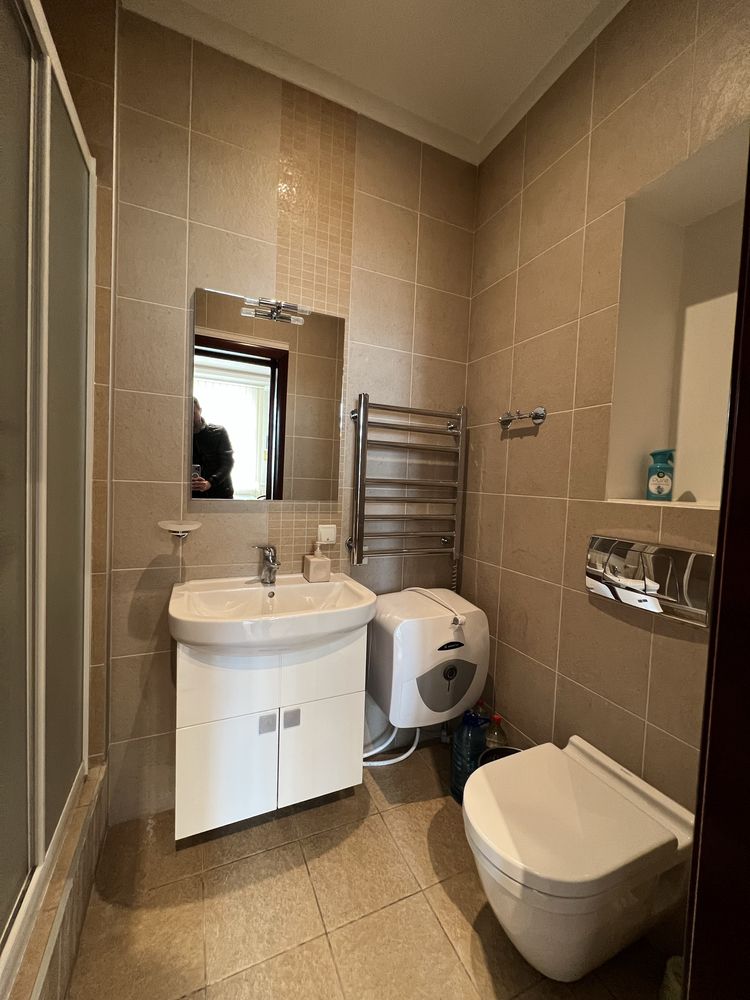 Здам офіс 90 м2, метро Печерська, вул. Коновальця 32-Б, новий будинок