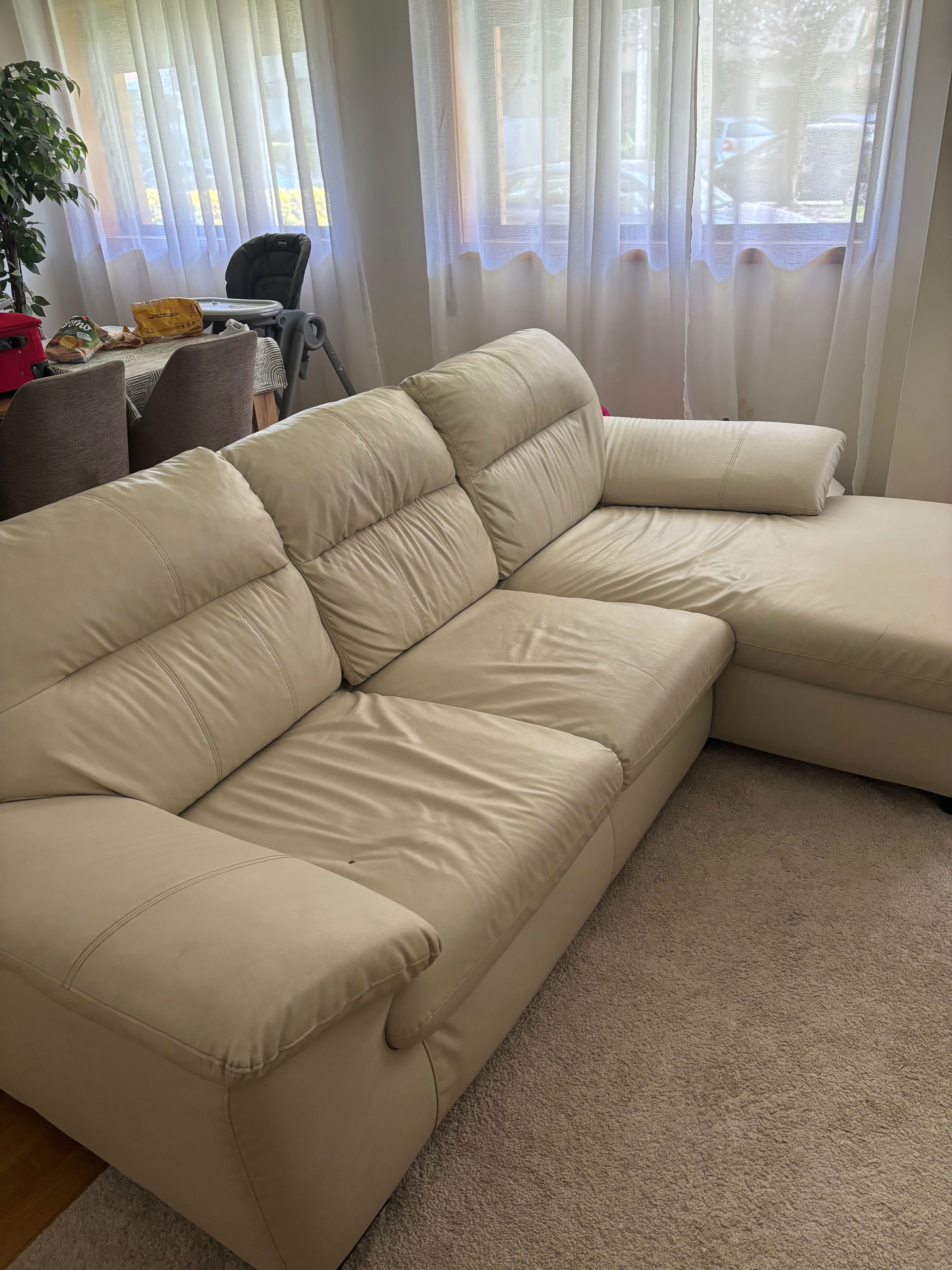 Sofá  com chaise longue  bege estilo pele