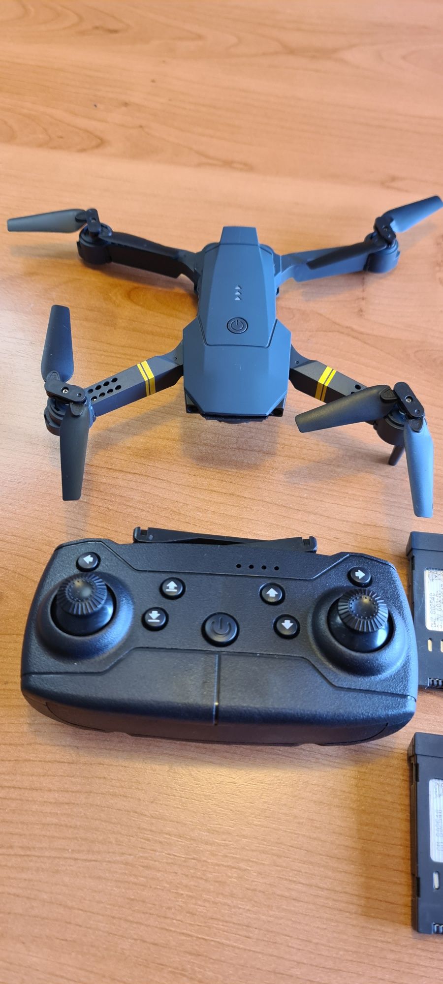 Drone com camara, 2 baterias e visão no telemovel