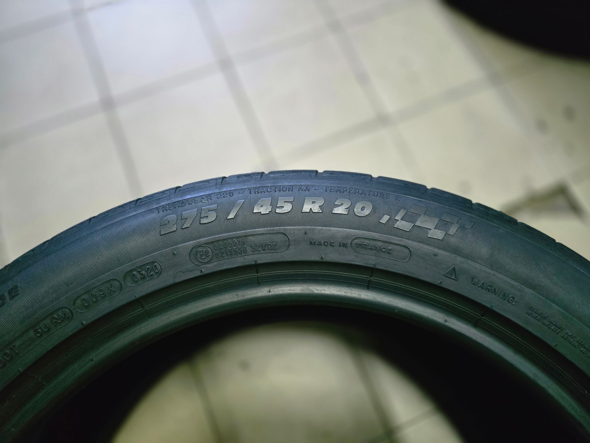 Pneus 275/45 R20