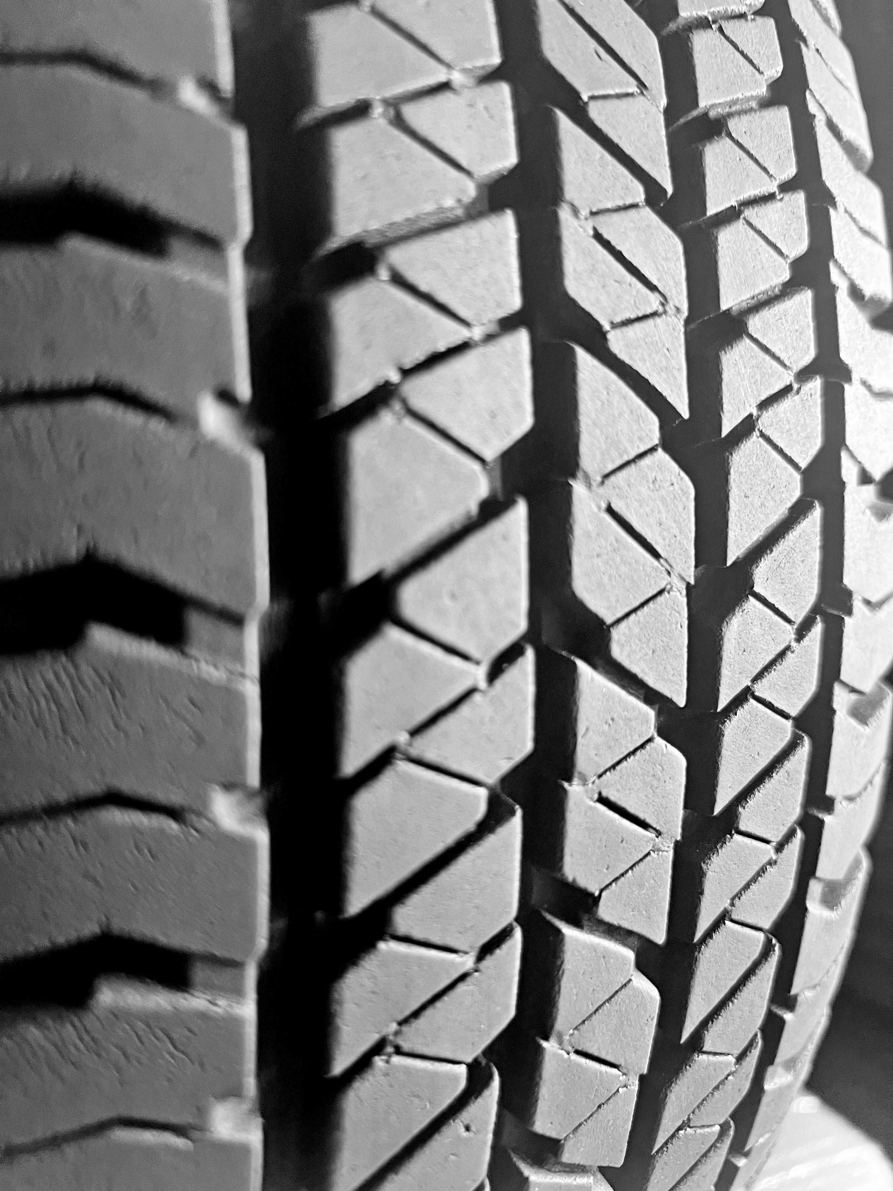 Шини Б/в 205.70.15 компл Bridgestone