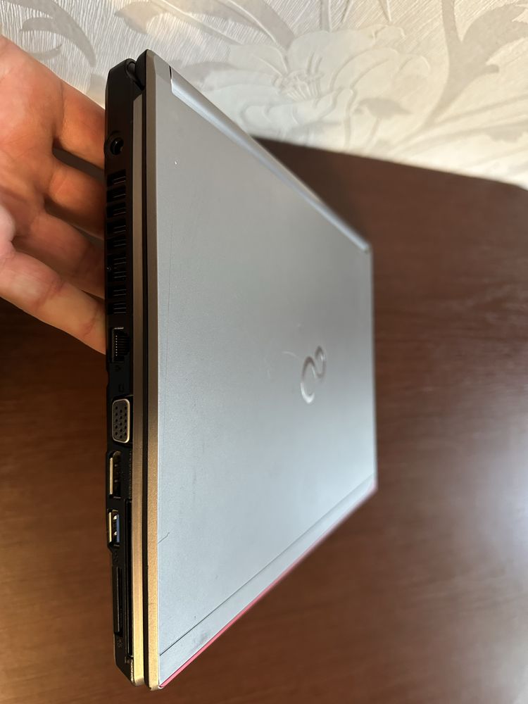 Ноутбук Fujitsu LifeBook E746