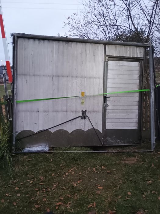 Brama Drzwi garażowe 300x240 uchylne z drzwiami