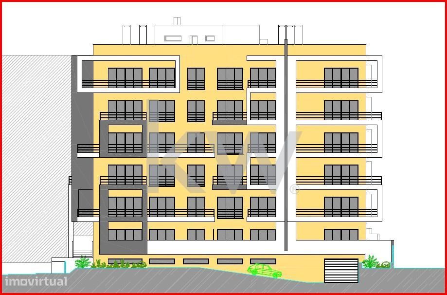 Lote de Terreno para Construção de Edifício de Apartamentos a 250 metr