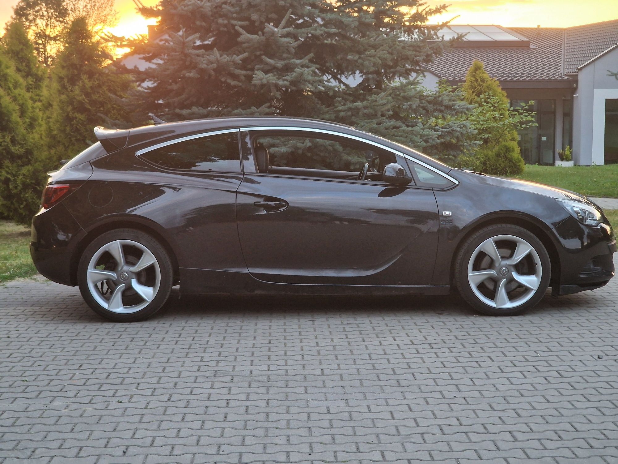 Opel Astra J GTC 2.0 CDTI