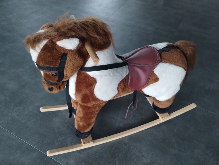 Koń na biegunach duży