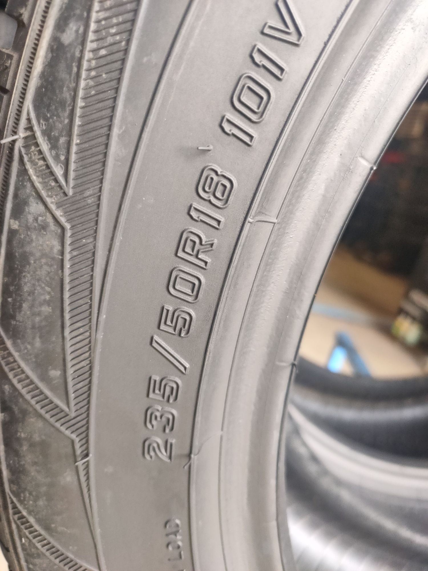 235/235r18 Falken EuroWinter HS01 z 2020r około 7mm