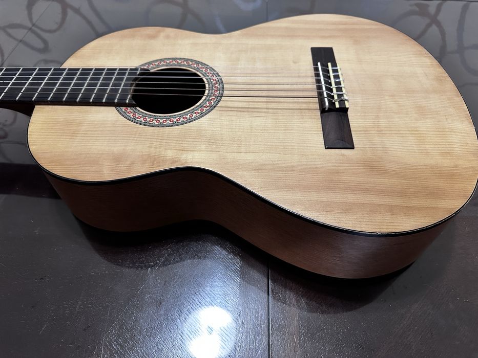 Продам гітару YAMAHA C40M