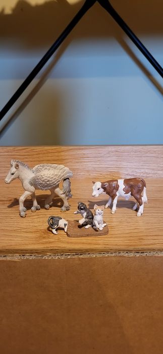 Schleich zestaw 3 figurek cielę kotek młody pegaz