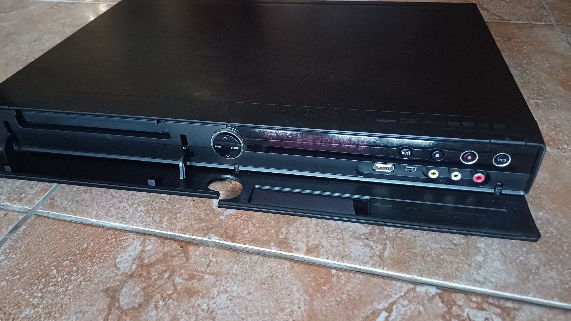 DVD LG super multi DVB-T HDD / RECORDER rht497H