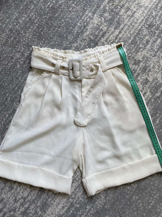 Шорти SinSay кремові з високою талією