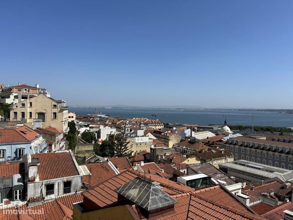 Apartamento T2 com vista fantástica do Rio e Cidade, na Bica, junto...