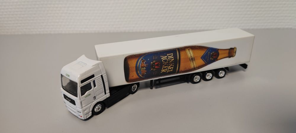 Колекція масштабних моделей авто вантажівок. Масштаб 1:87.