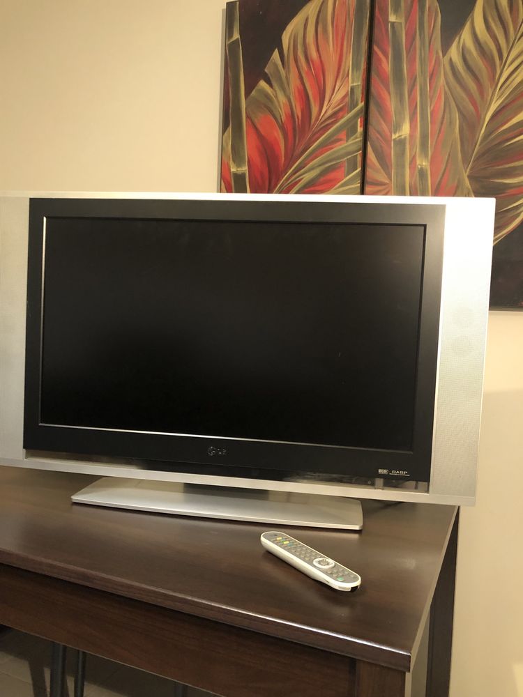 TV LG 32 polegadas a funcionar perfeitamente