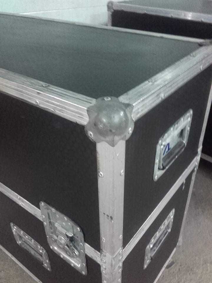Skrzynia transportowa Case