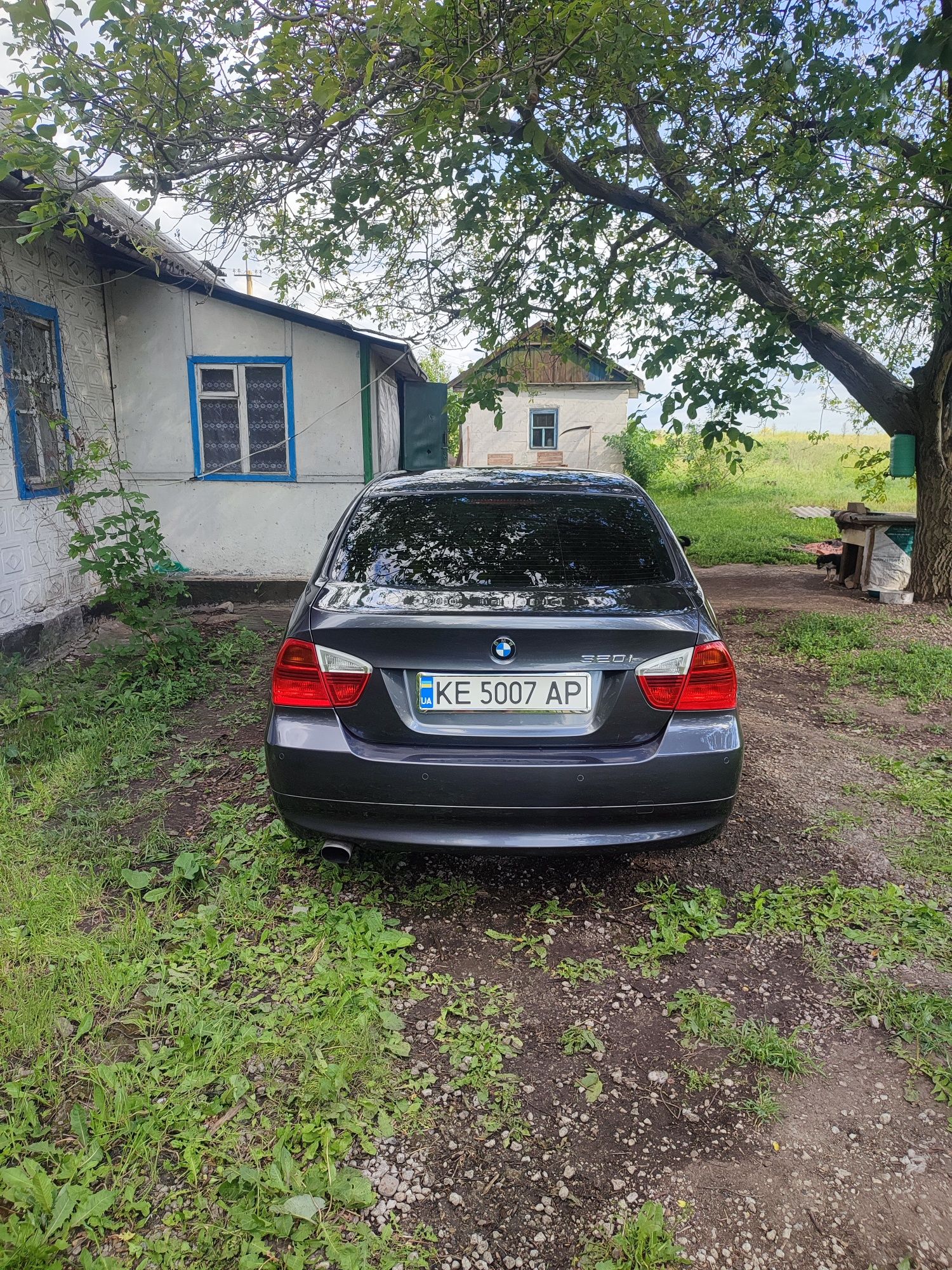 Продам БМВ е90 320 2.0 (150к.с)