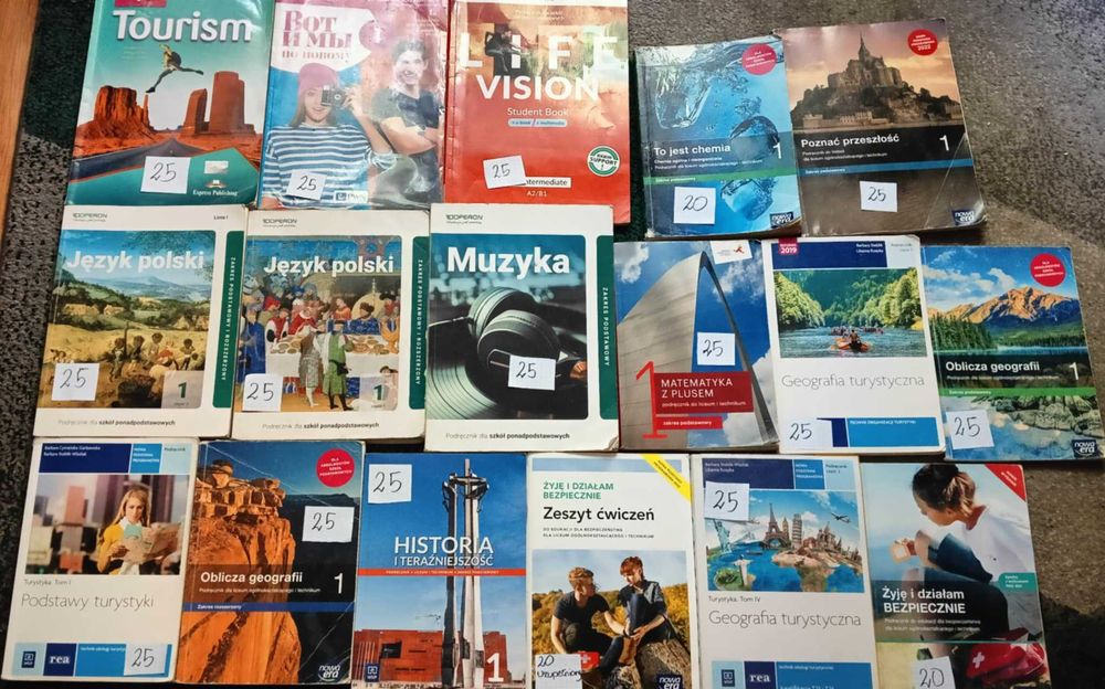 Sprzedam podręczniki do szkoły średniej