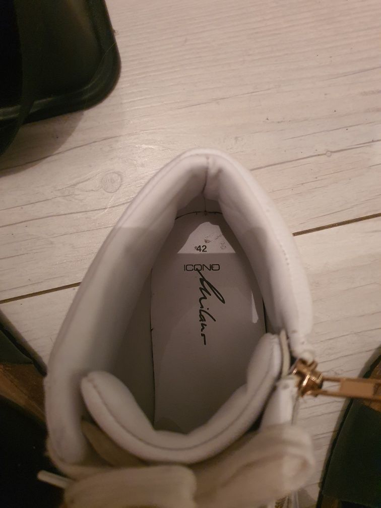 Buty sportowe białe z zamkiem
