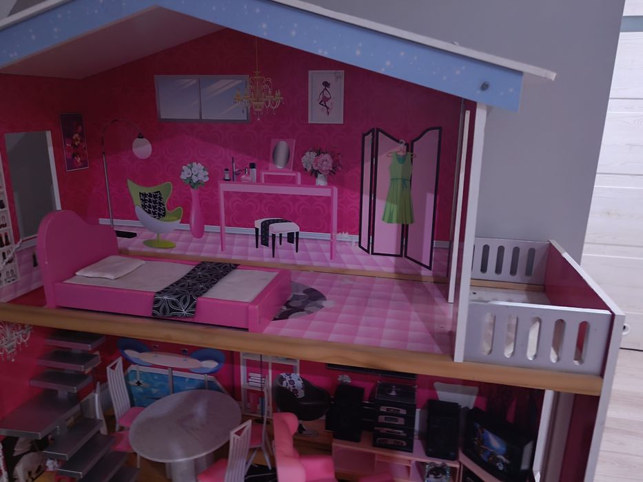 Duży domek dla lalek