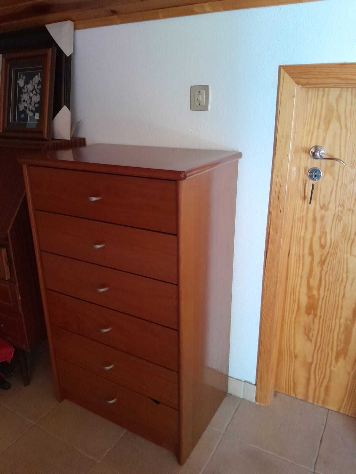 Quarto completo, com cama de casal