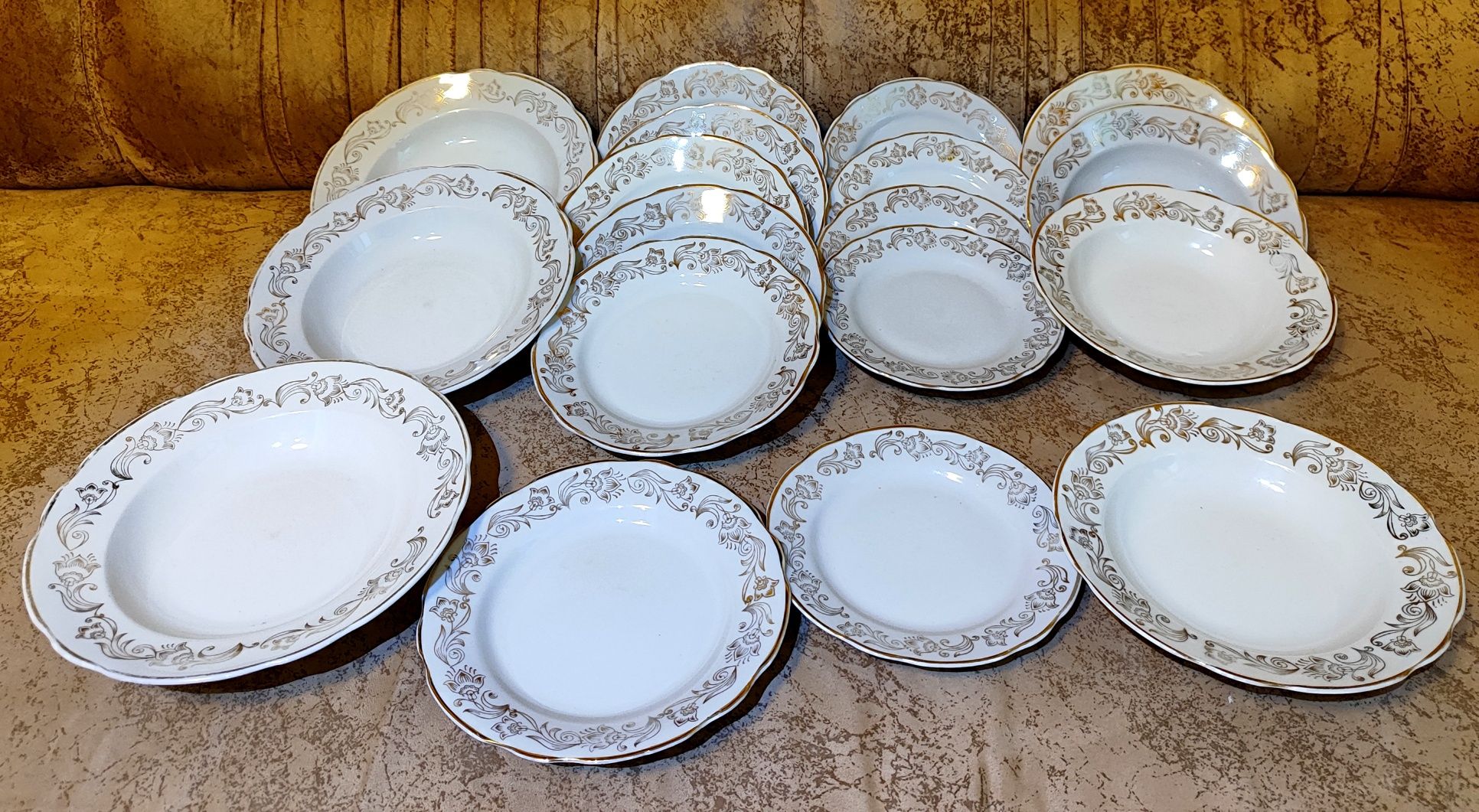 Продам, набор тарелок Коростинского фарфорового завода