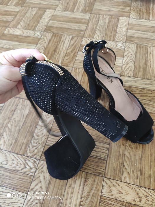 Туфлі босоніжки  на застібці