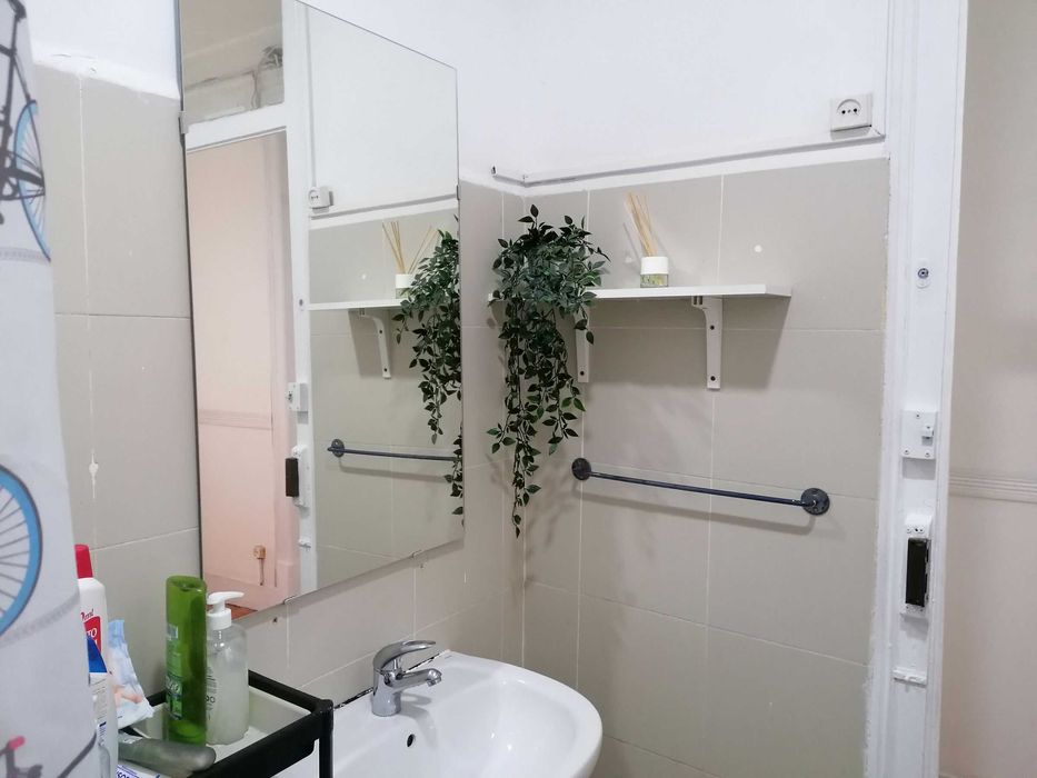 Quarto disponível Avenidas Novas