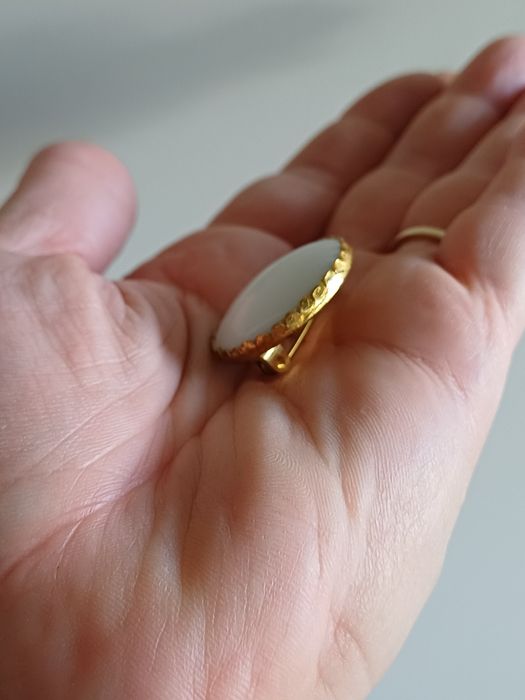 Okrągła brosza broszka vintage retro stara przypinka pod kołnierzyk