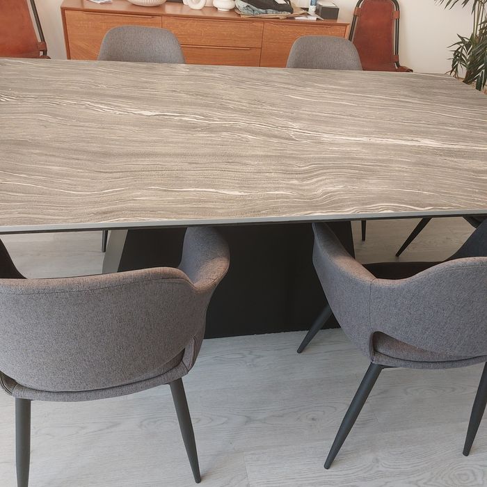 Mesa refeição tampo pedra com 6 cadeiras